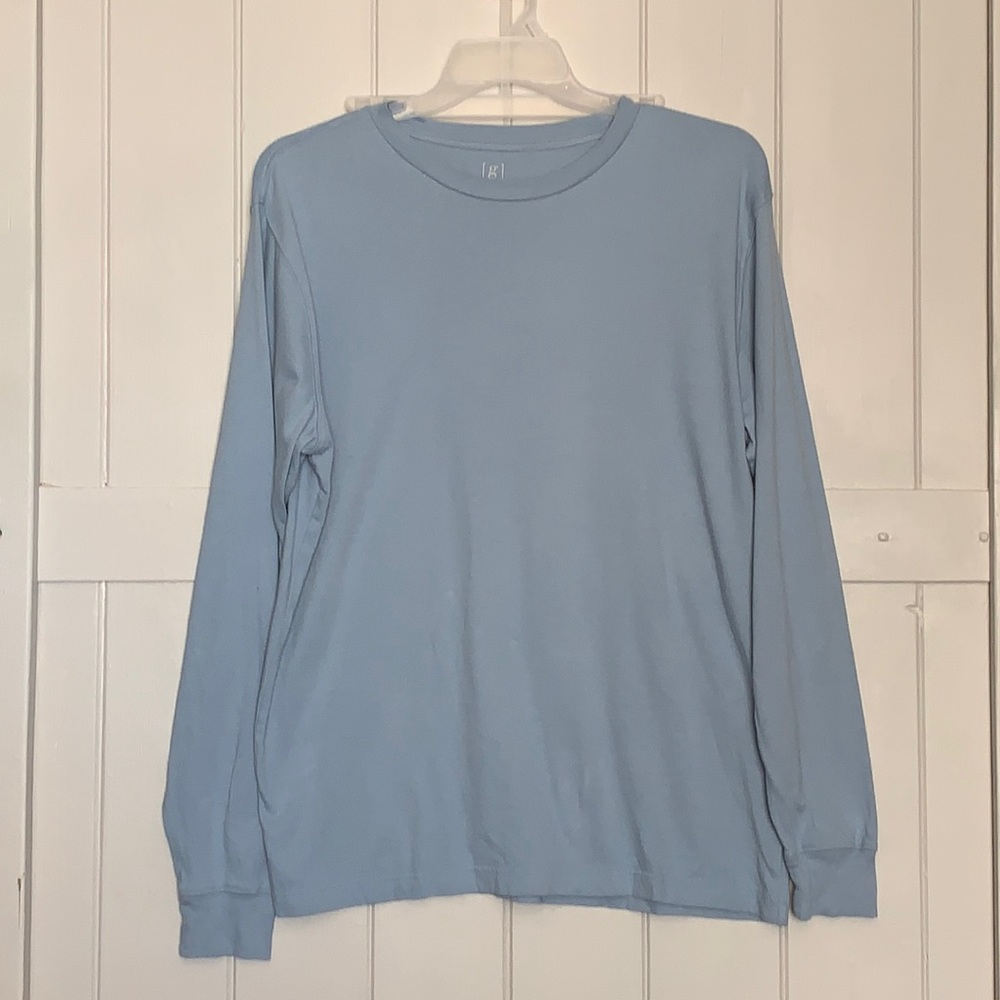 ** BOGO 50% OFF** Men’s Lt Blue Crew Neck- Long Sleeve Tee-Size Medium- EUC